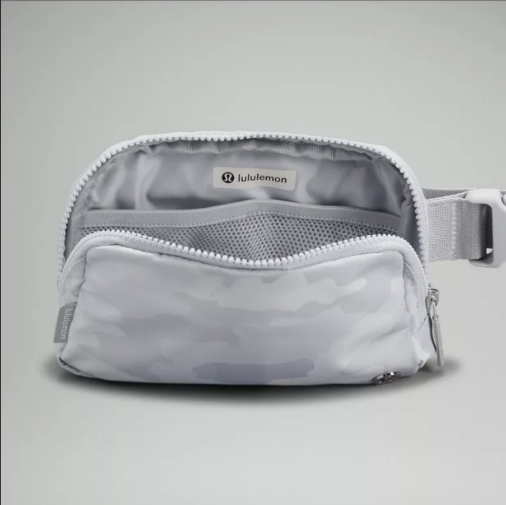 NWOT Lululemon Heritage 365 Camo Starlight Multi 1L Everywhere Belt Bag - Picture 4 of 7